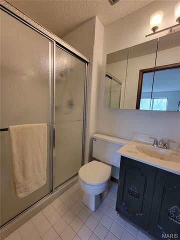 3568 Queens Hill Drive, Oakville, MO 63129