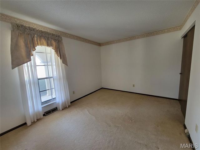 3568 Queens Hill Drive, Oakville, MO 63129