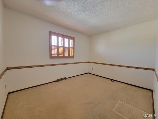 3568 Queens Hill Drive, Oakville, MO 63129