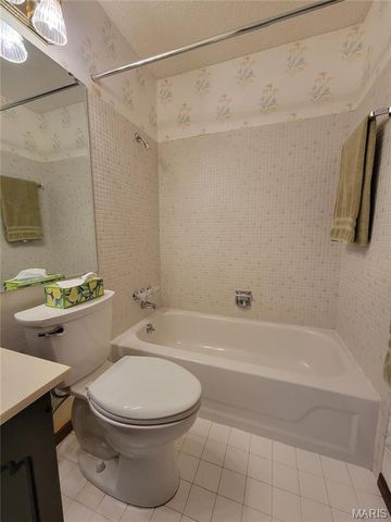 3568 Queens Hill Drive, Oakville, MO 63129