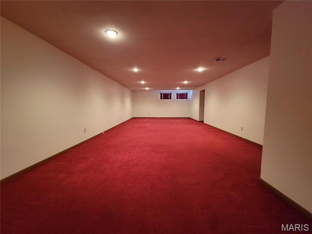 3568 Queens Hill Drive, Oakville, MO 63129