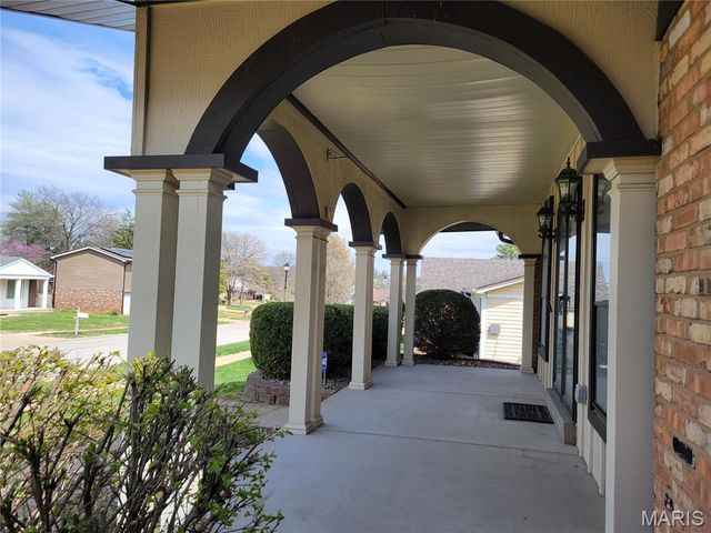 3568 Queens Hill Drive, Oakville, MO 63129