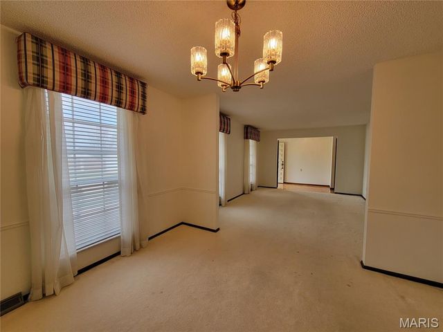 3568 Queens Hill Drive, Oakville, MO 63129