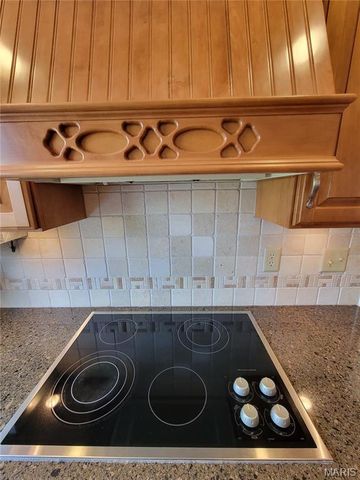 3568 Queens Hill Drive, Oakville, MO 63129