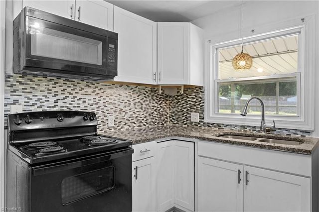 5615 Plantation Drive, Winston-salem, NC 27105