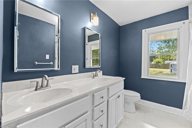 5615 Plantation Drive, Winston-salem, NC 27105