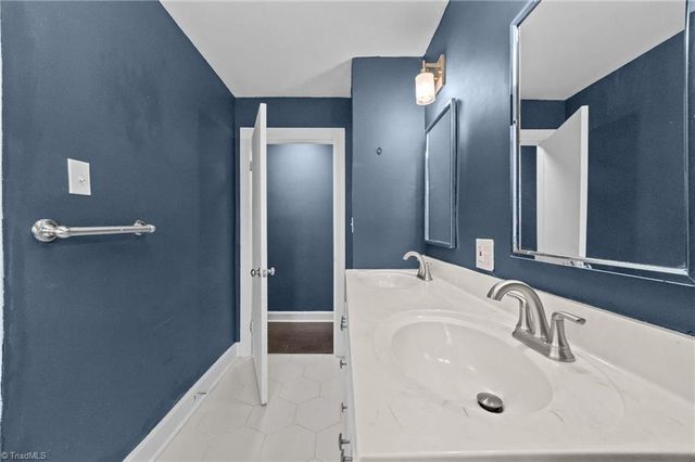 5615 Plantation Drive, Winston-salem, NC 27105