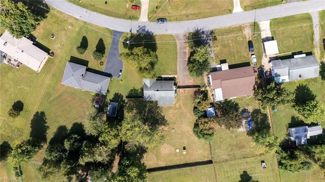 5615 Plantation Drive, Winston-salem, NC 27105