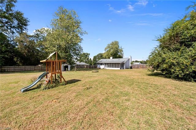 5615 Plantation Drive, Winston-salem, NC 27105