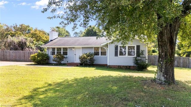 5615 Plantation Drive, Winston-salem, NC 27105