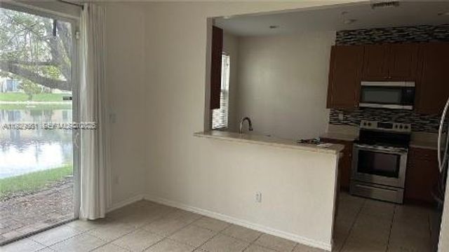 2851 W Prospect Rd 1211, Tamarac, FL 33309