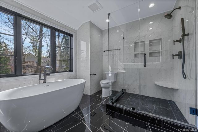 22 Old Field Lane, Great Neck, NY 11020