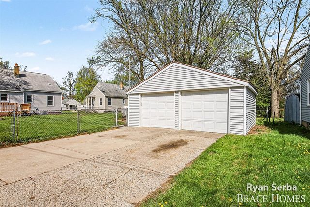 960 35th Street, Wyoming, MI 49509