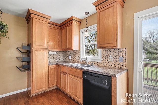 960 35th Street, Wyoming, MI 49509