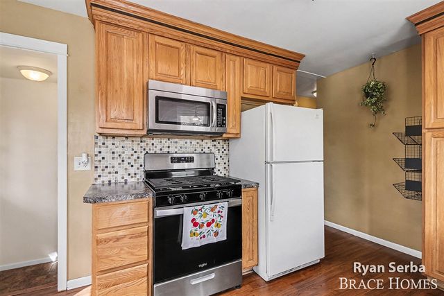 960 35th Street, Wyoming, MI 49509