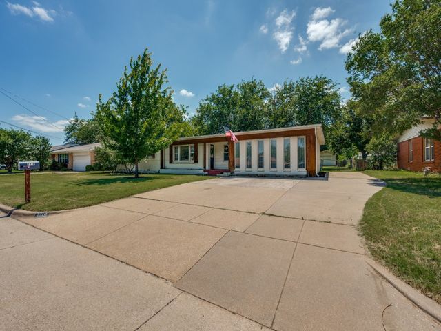 1218 Warden Street, Benbrook, TX 76126