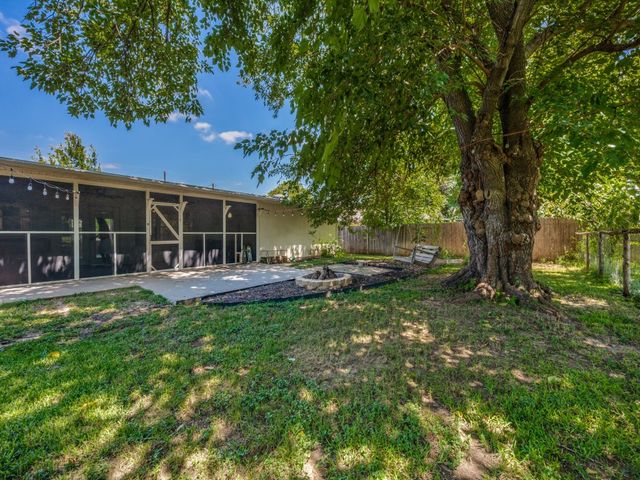 1218 Warden Street, Benbrook, TX 76126
