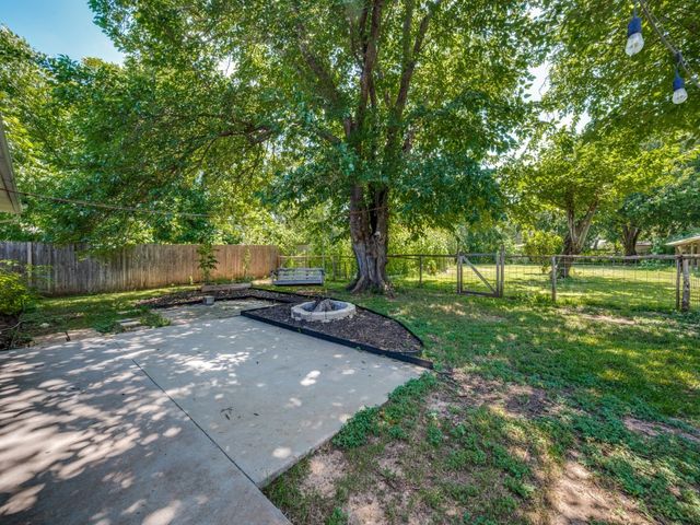1218 Warden Street, Benbrook, TX 76126