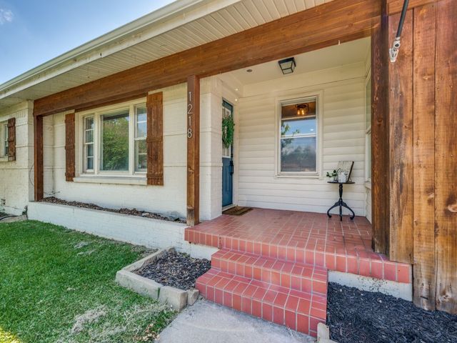 1218 Warden Street, Benbrook, TX 76126