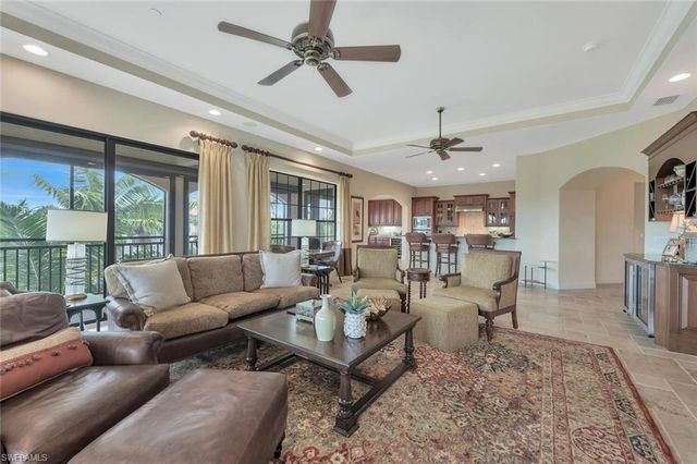 2543 Marquesa Royale LN PH 301, Naples, FL 34109