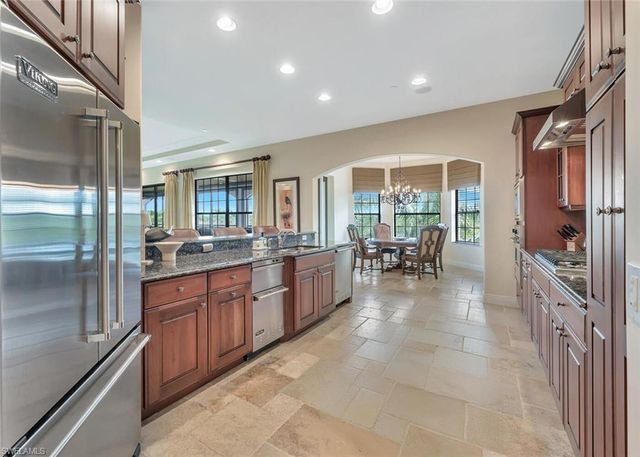 2543 Marquesa Royale LN PH 301, Naples, FL 34109