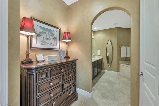 2543 Marquesa Royale LN PH 301, Naples, FL 34109