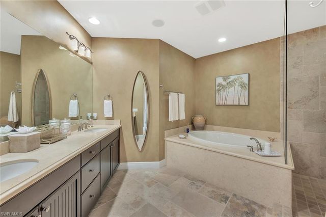 2543 Marquesa Royale LN PH 301, Naples, FL 34109