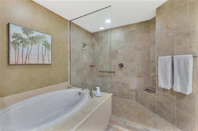 2543 Marquesa Royale LN PH 301, Naples, FL 34109