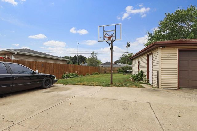 2110 16th AVENUE, Kenosha, WI 53140