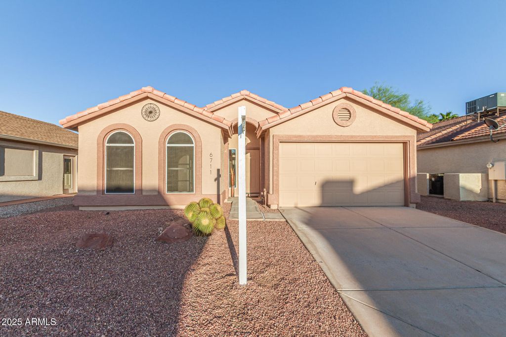 6711 S CORAL GABLE Drive, Chandler, AZ 85249