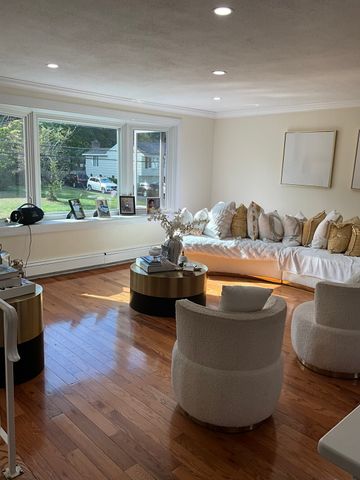 38 Rockland Dr, Brockton, MA 02301