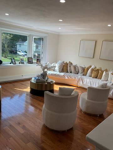 38 Rockland Dr, Brockton, MA 02301