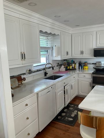 38 Rockland Dr, Brockton, MA 02301