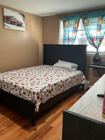 38 Rockland Dr, Brockton, MA 02301