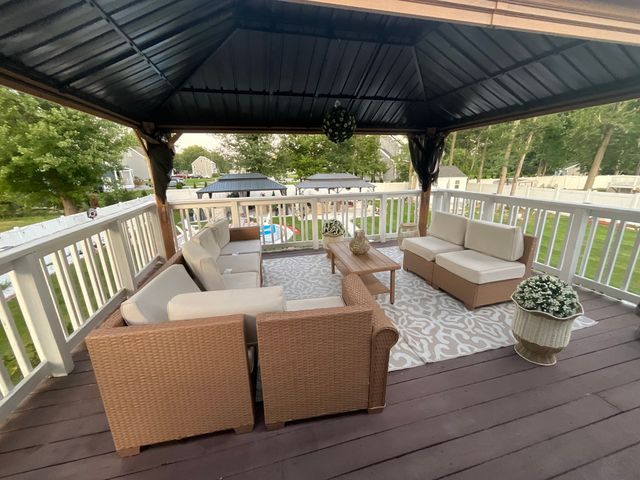 38 Rockland Dr, Brockton, MA 02301