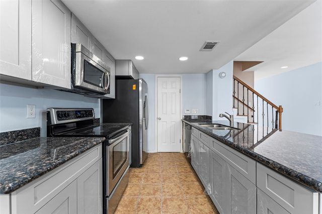 939 Memorial Village Drive 38, Houston, TX 77024