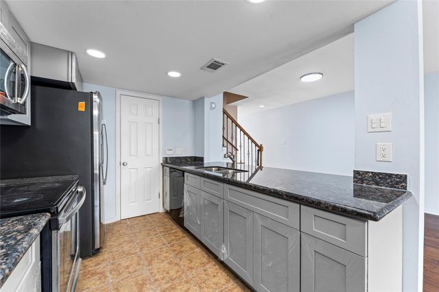 939 Memorial Village Drive 38, Houston, TX 77024