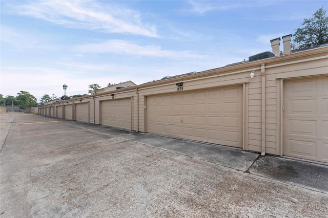 939 Memorial Village Drive 38, Houston, TX 77024