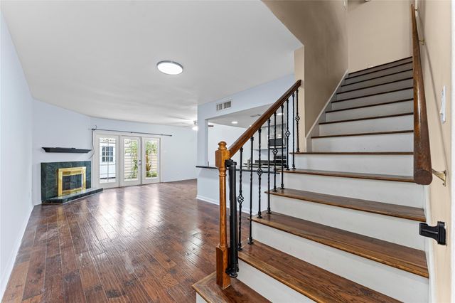 939 Memorial Village Drive 38, Houston, TX 77024