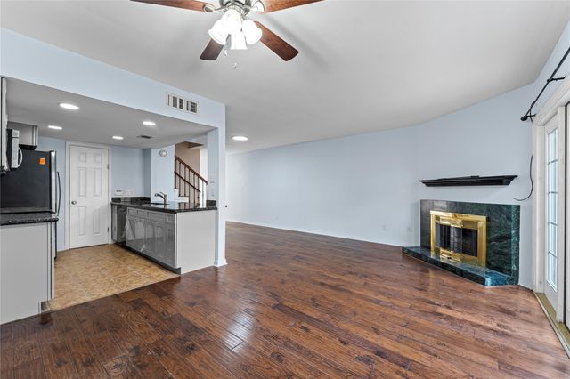 939 Memorial Village Drive 38, Houston, TX 77024