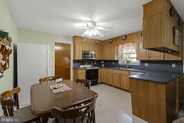 133 SUMMITVILLE RD, New Holland, PA 17557