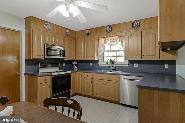 133 SUMMITVILLE RD, New Holland, PA 17557