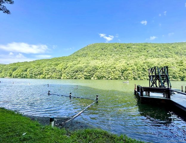 15 Locust Drive, Cold Spring, NY 10516