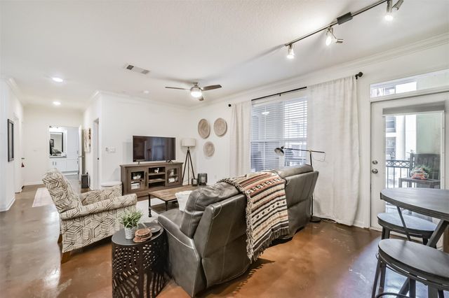 1711 Old Spanish Trail 132, Houston, TX 77054