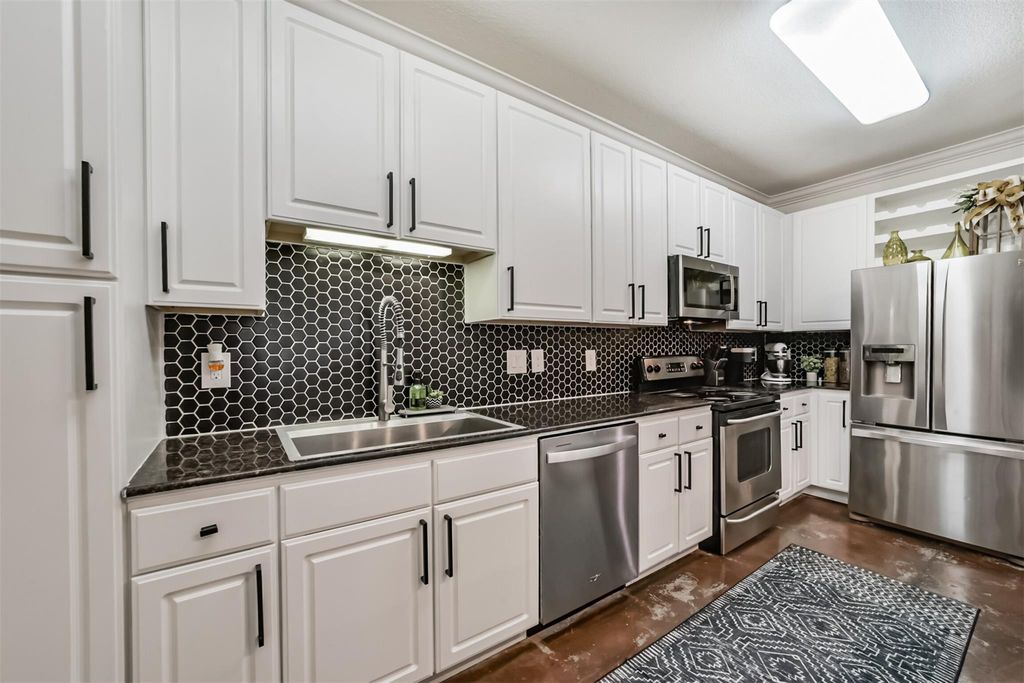 1711 Old Spanish Trail 132, Houston, TX 77054