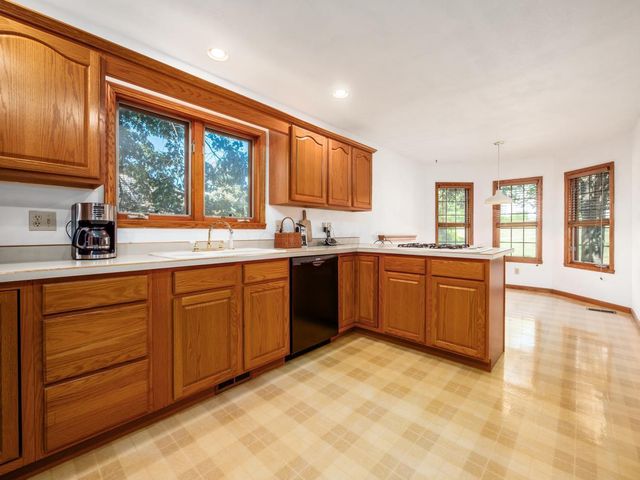 606 Kimberly Court, Heath, OH 43056