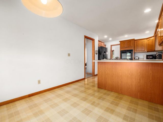 606 Kimberly Court, Heath, OH 43056