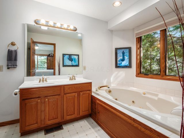 606 Kimberly Court, Heath, OH 43056