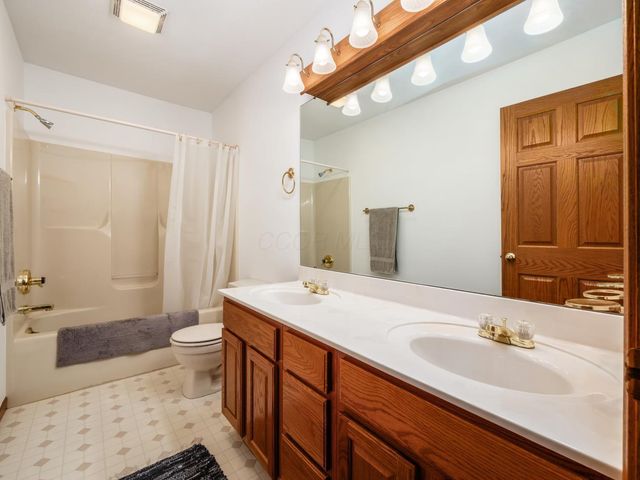 606 Kimberly Court, Heath, OH 43056