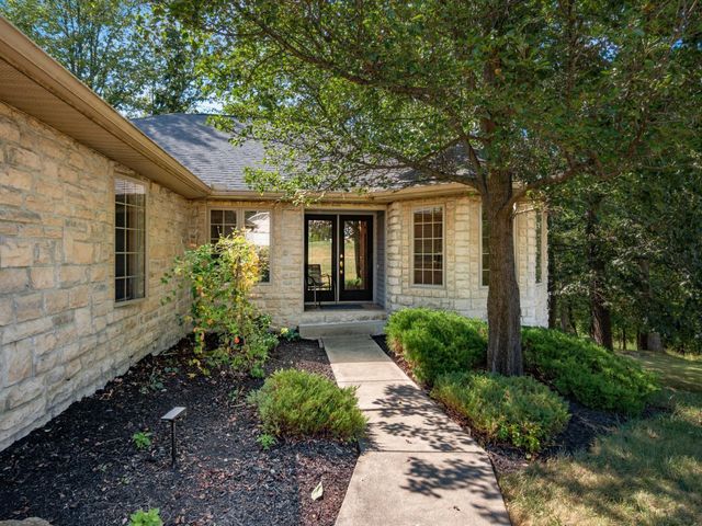 606 Kimberly Court, Heath, OH 43056